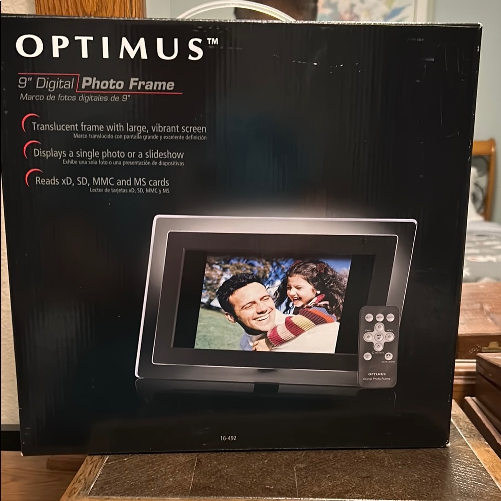 Optimus 9" Digital Photo Frame